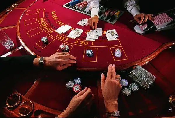 jilks APP မိုဘိုင်းဖြင့် Live Casino ကစားနေသူ